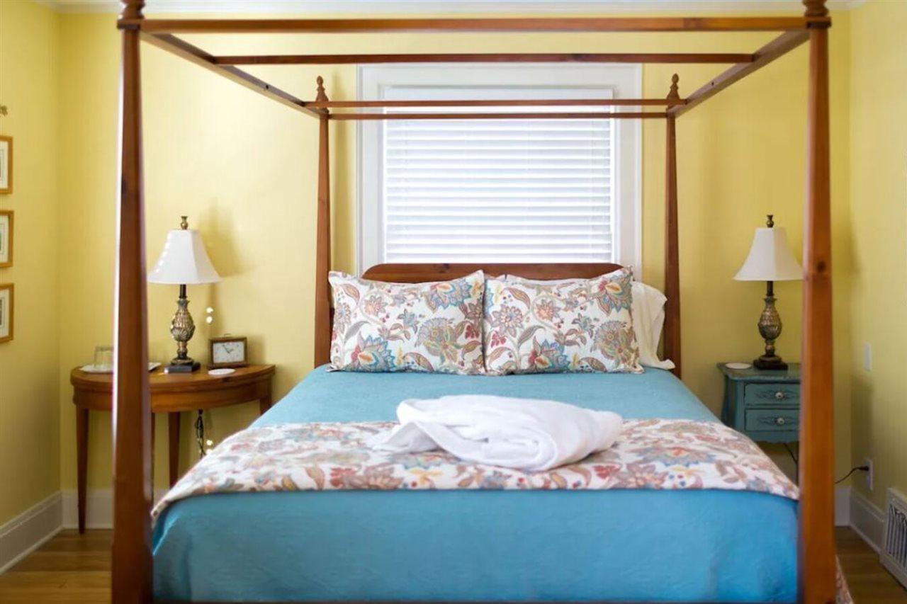 1810 Emerson House Bed & Breakfast - Adults Only Beloit Dış mekan fotoğraf